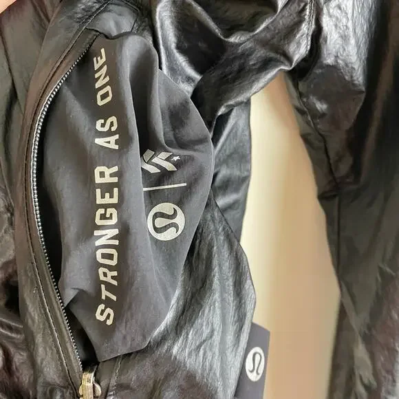 Lululemon Stronger as One Jacket Size 4 *lululemon X Barrys Matte Black Foil